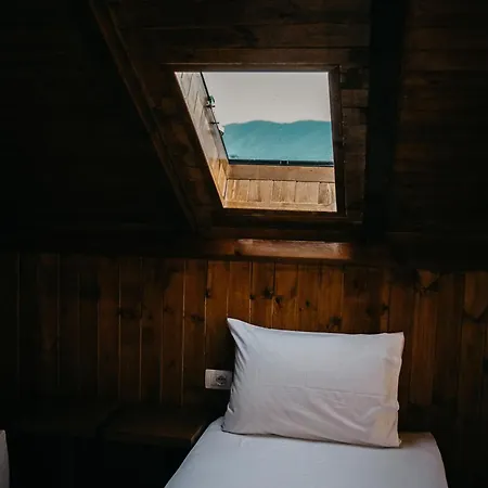Bujtina Kalaja * Gjirokastra