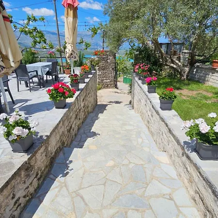 Bujtina Kalaja Locanda Gjirokastër